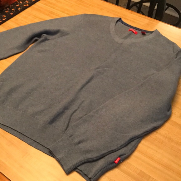 Izod V-Neck pullover - Picture 2 of 3